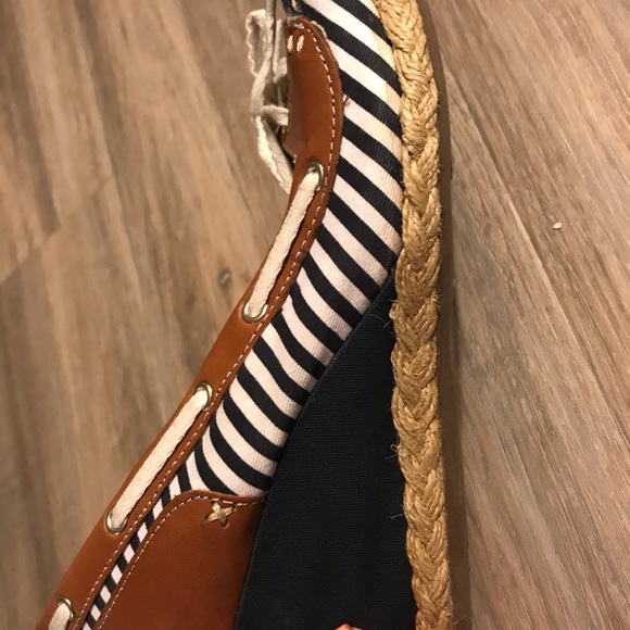 Adorable wedge heel boat soes - Picture 2 of 6